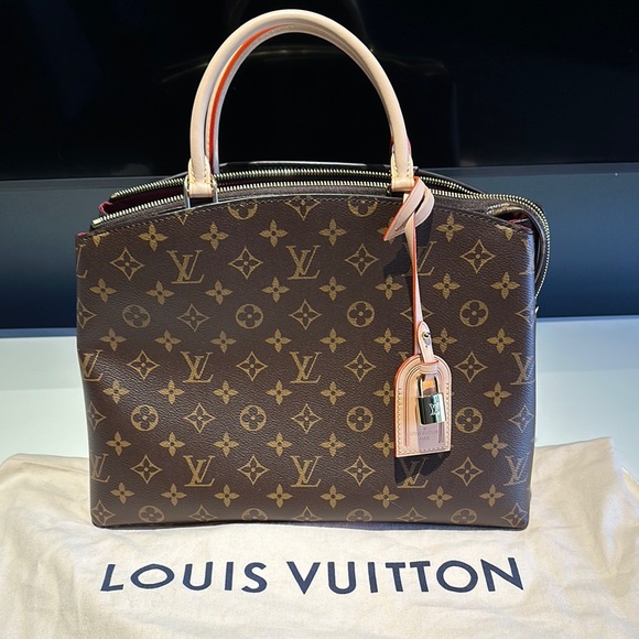 BRAND NEW NEVER WORN Louis Vuitton Brown Monogram Grand Palais handbag - Picture 1 of 10